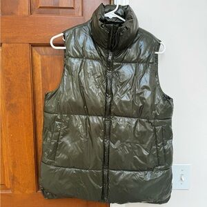 A New Day Womens Vest Green Puffer Zip Pockets Sleeveless Shiny LIKE NEW